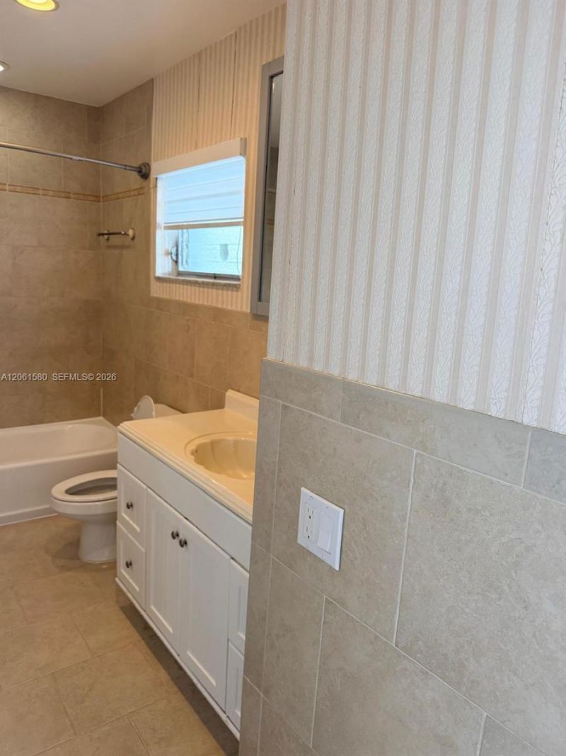 2200 Park Ln, Unit 311, Hollywood, FL 33021 Photo