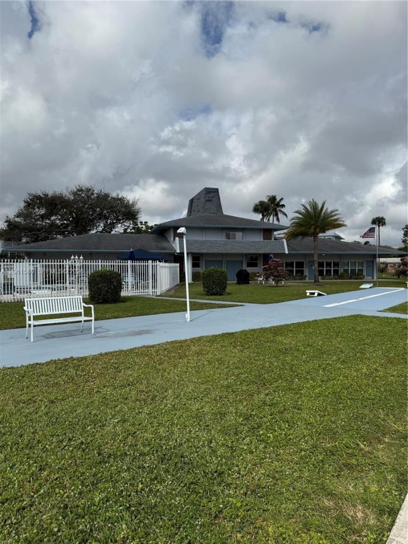 2200 Park Ln , Unit 311, Hollywood, FL 33021 Photo