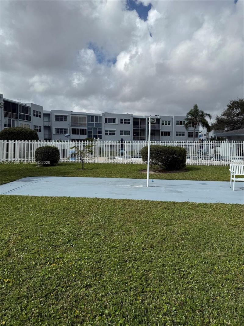 2200 Park Ln , Unit 311, Hollywood, FL 33021 Photo