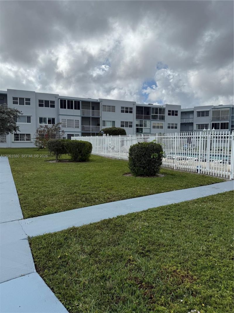 2200 Park Ln , Unit 311, Hollywood, FL 33021 Photo