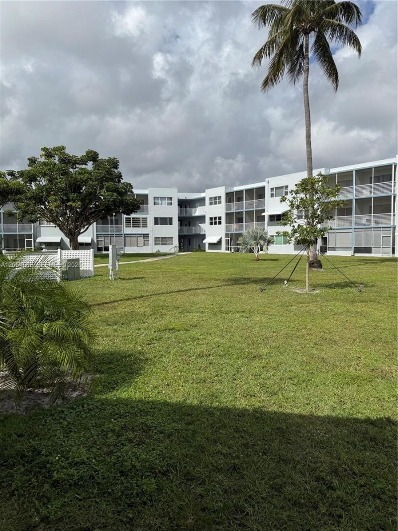 2200 Park Ln , Unit 311, Hollywood, FL 33021 Photo