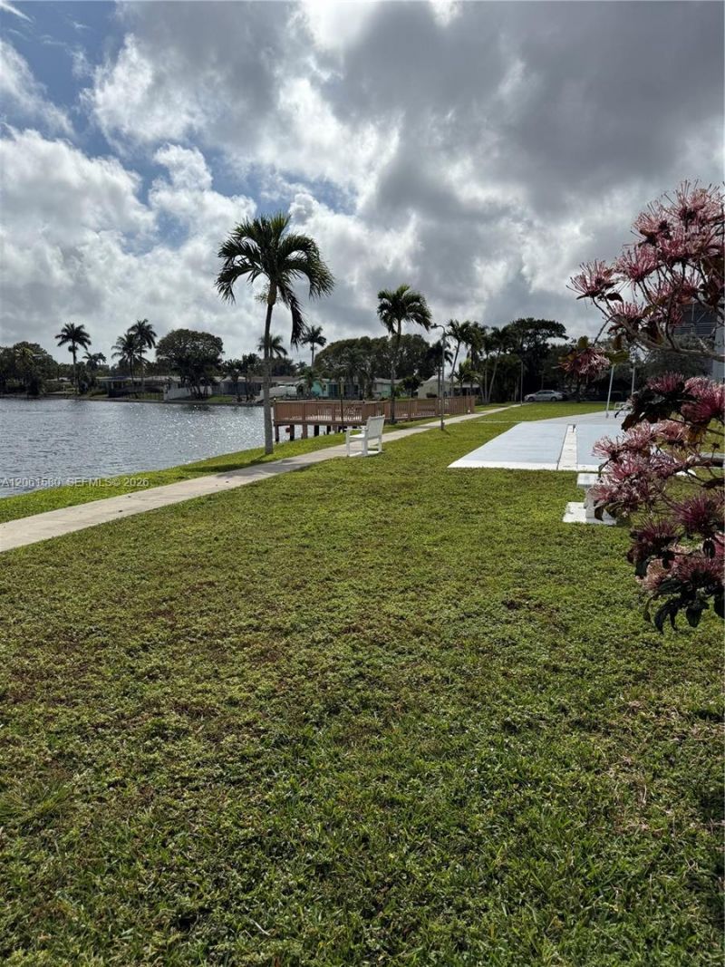 2200 Park Ln , Unit 311, Hollywood, FL 33021 Photo