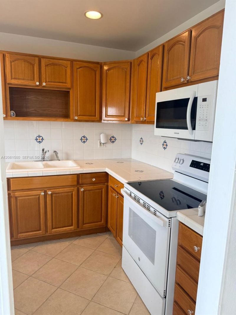 2200 Park Ln, Unit 311, Hollywood, FL 33021 Photo