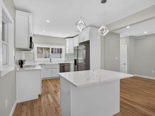 31 Wordsworth St, Boston, MA 02128