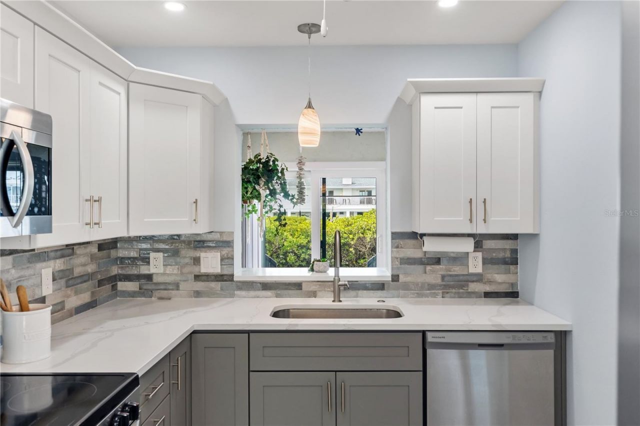 1 Windrush Boulevard, Unit 63, Indian Rocks Beach, FL 33785 Photo