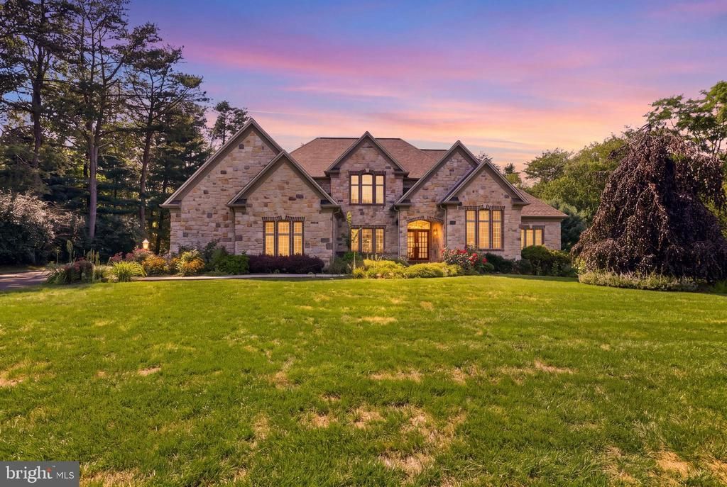 1945 MONTEREY DRIVE, MECHANICSBURG, PA 17050