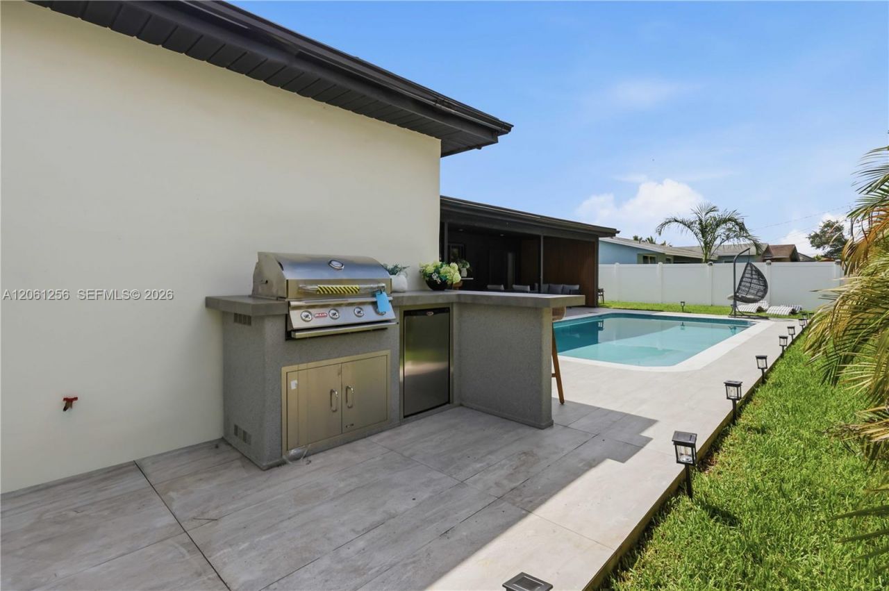2411 NW 98th Ave, Sunrise, FL 33322 Photo