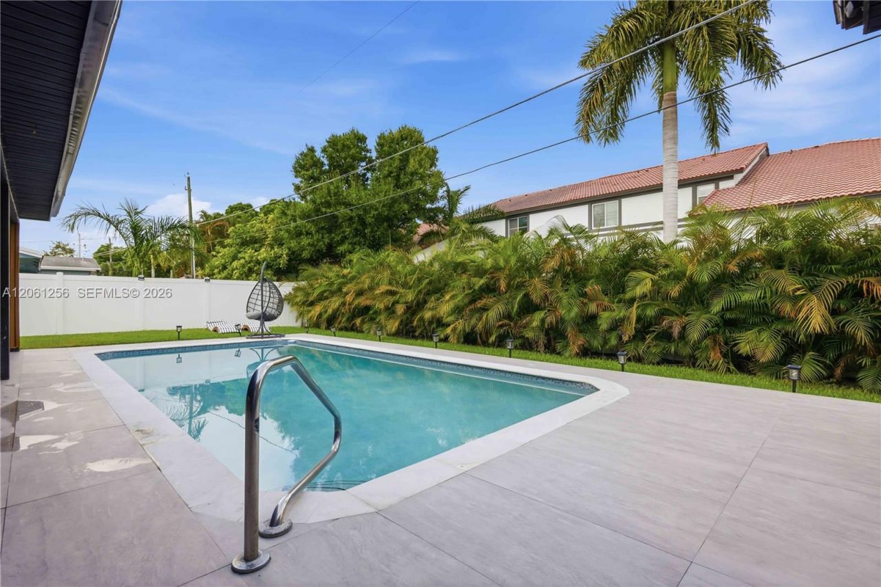 2411 NW 98th Ave, Sunrise, FL 33322 Photo