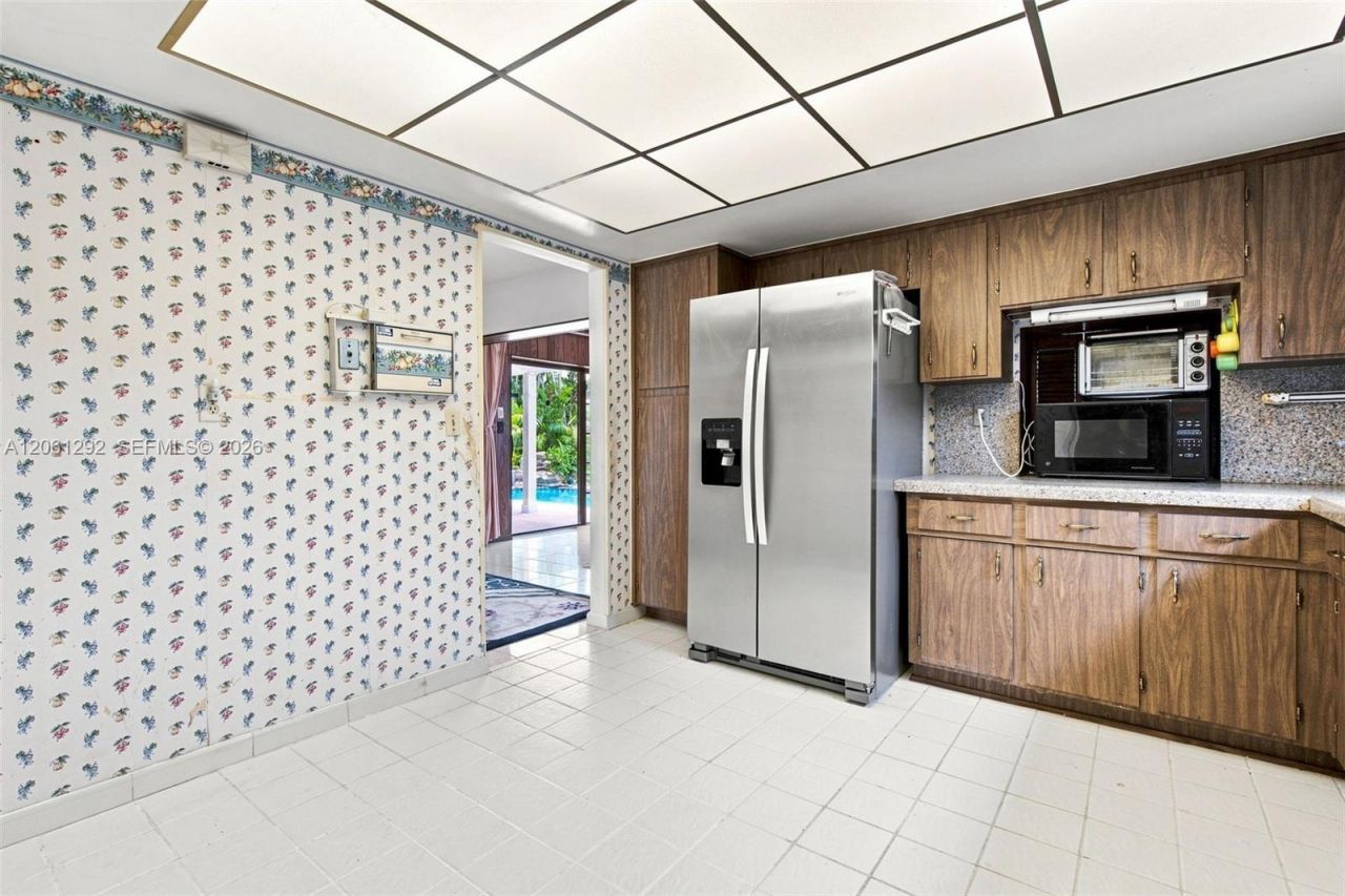 2030 NW 88th Ter, Pembroke Pines, FL 33024 Photo