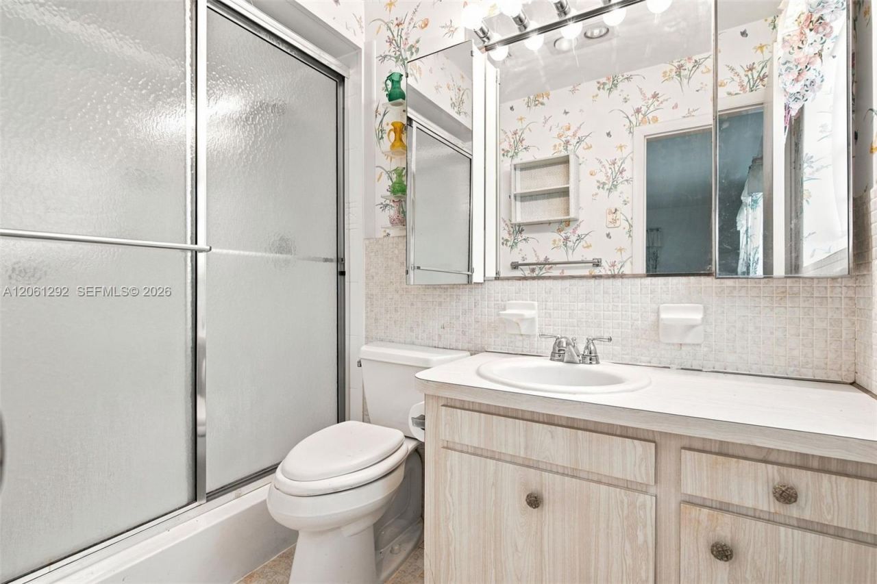 2030 NW 88th Ter, Pembroke Pines, FL 33024 Photo