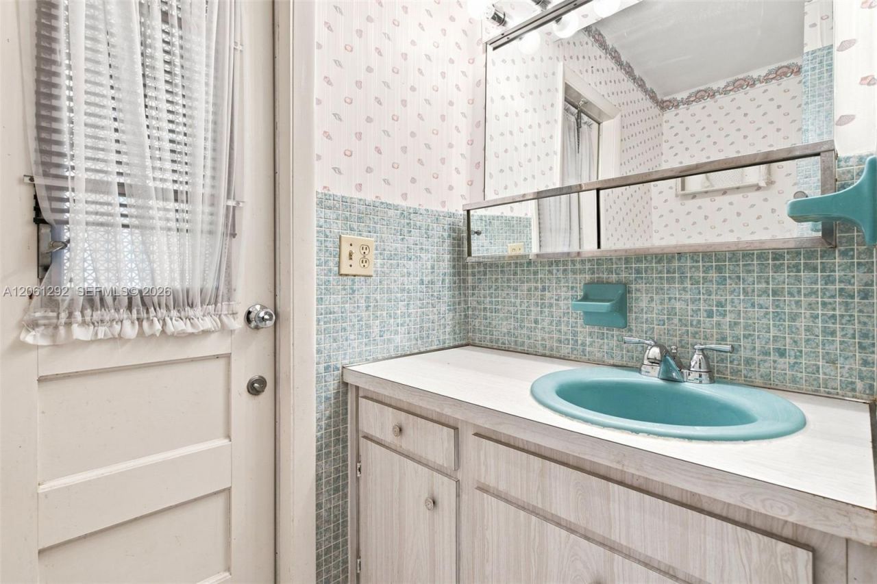 2030 NW 88th Ter, Pembroke Pines, FL 33024 Photo