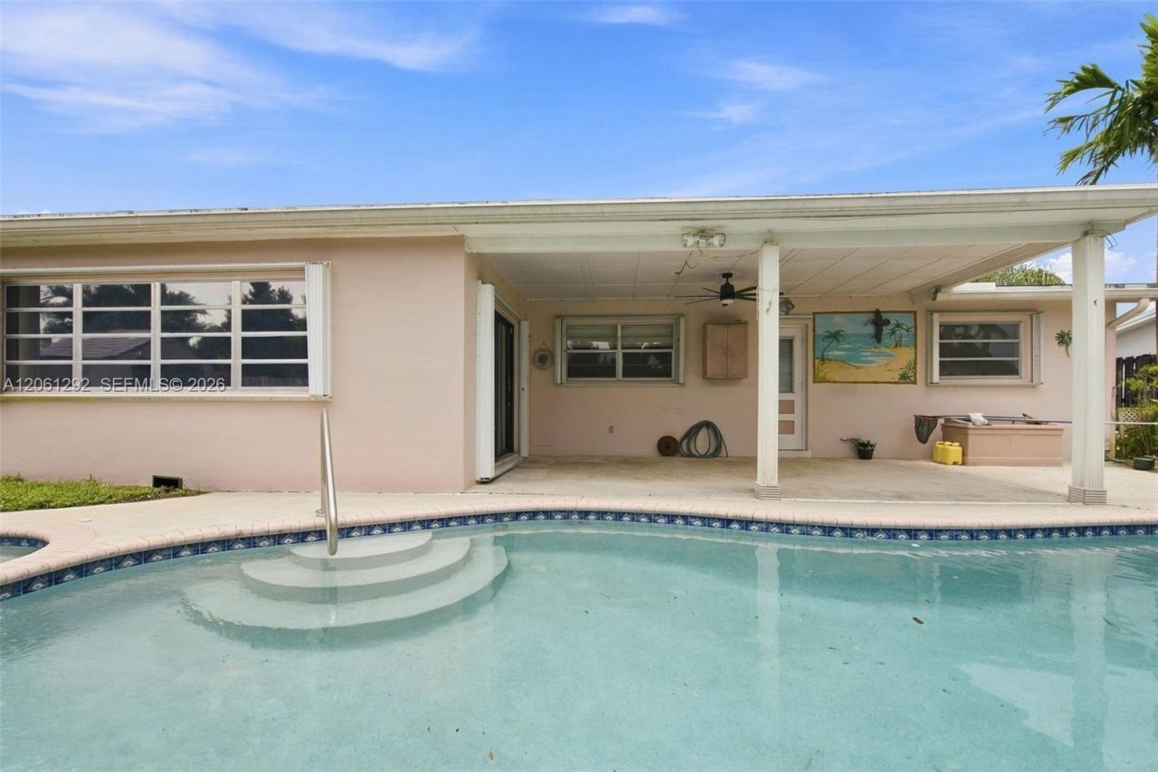 2030 NW 88th Ter, Pembroke Pines, FL 33024 Photo