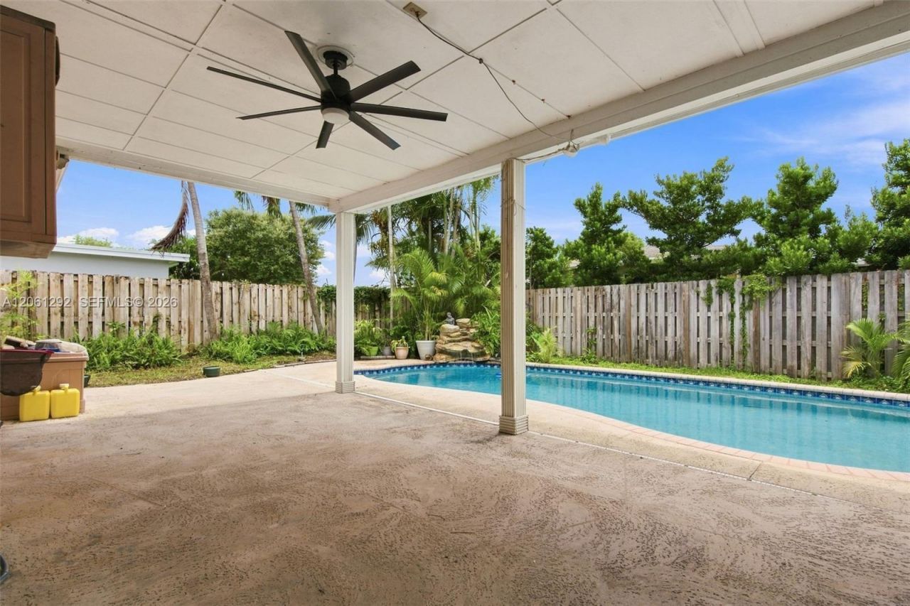 2030 NW 88th Ter, Pembroke Pines, FL 33024 Photo