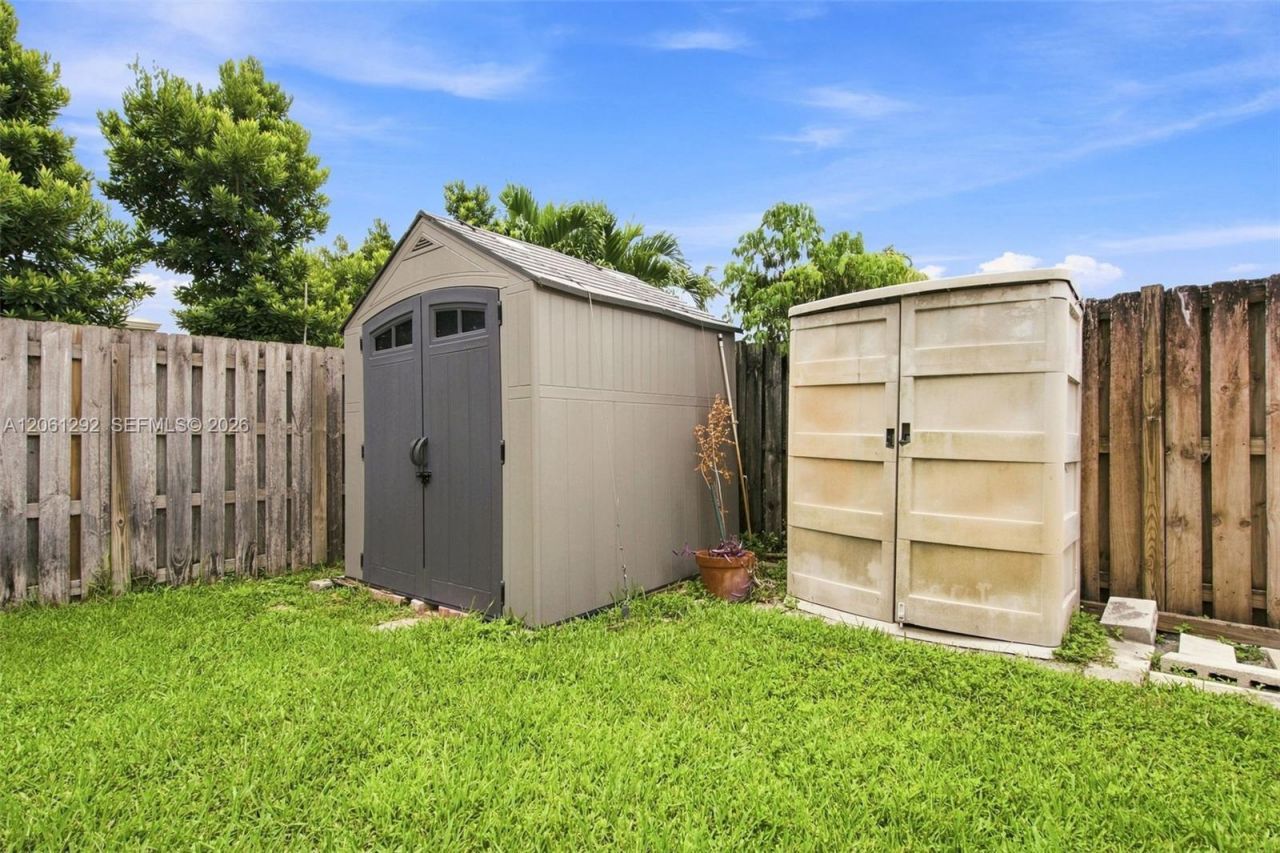 2030 NW 88th Ter, Pembroke Pines, FL 33024 Photo