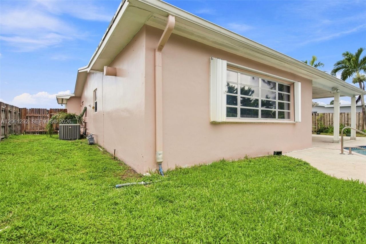 2030 NW 88th Ter, Pembroke Pines, FL 33024 Photo