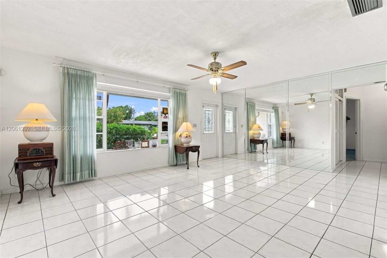 2030 NW 88th Ter, Pembroke Pines, FL 33024 Photo