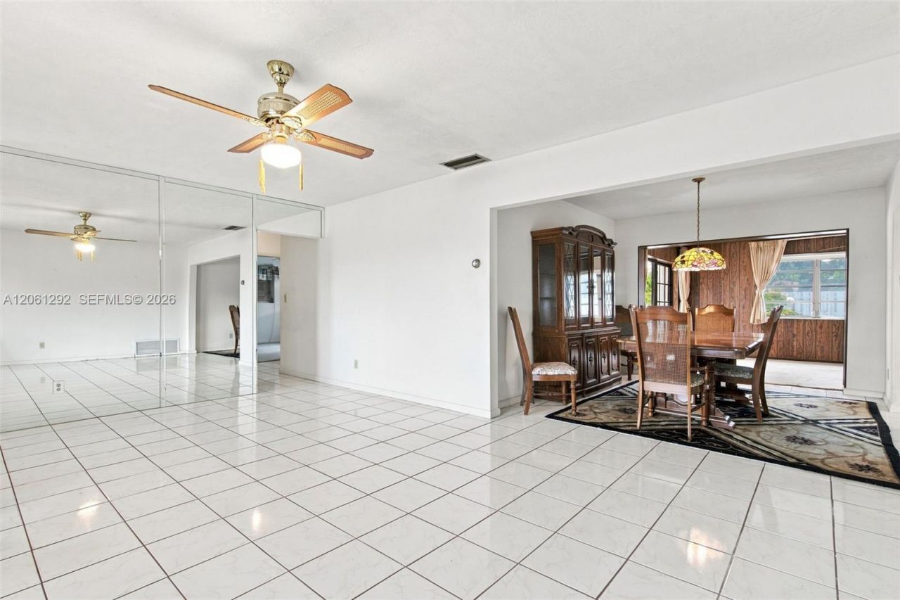 2030 NW 88th Ter, Pembroke Pines, FL 33024 Photo