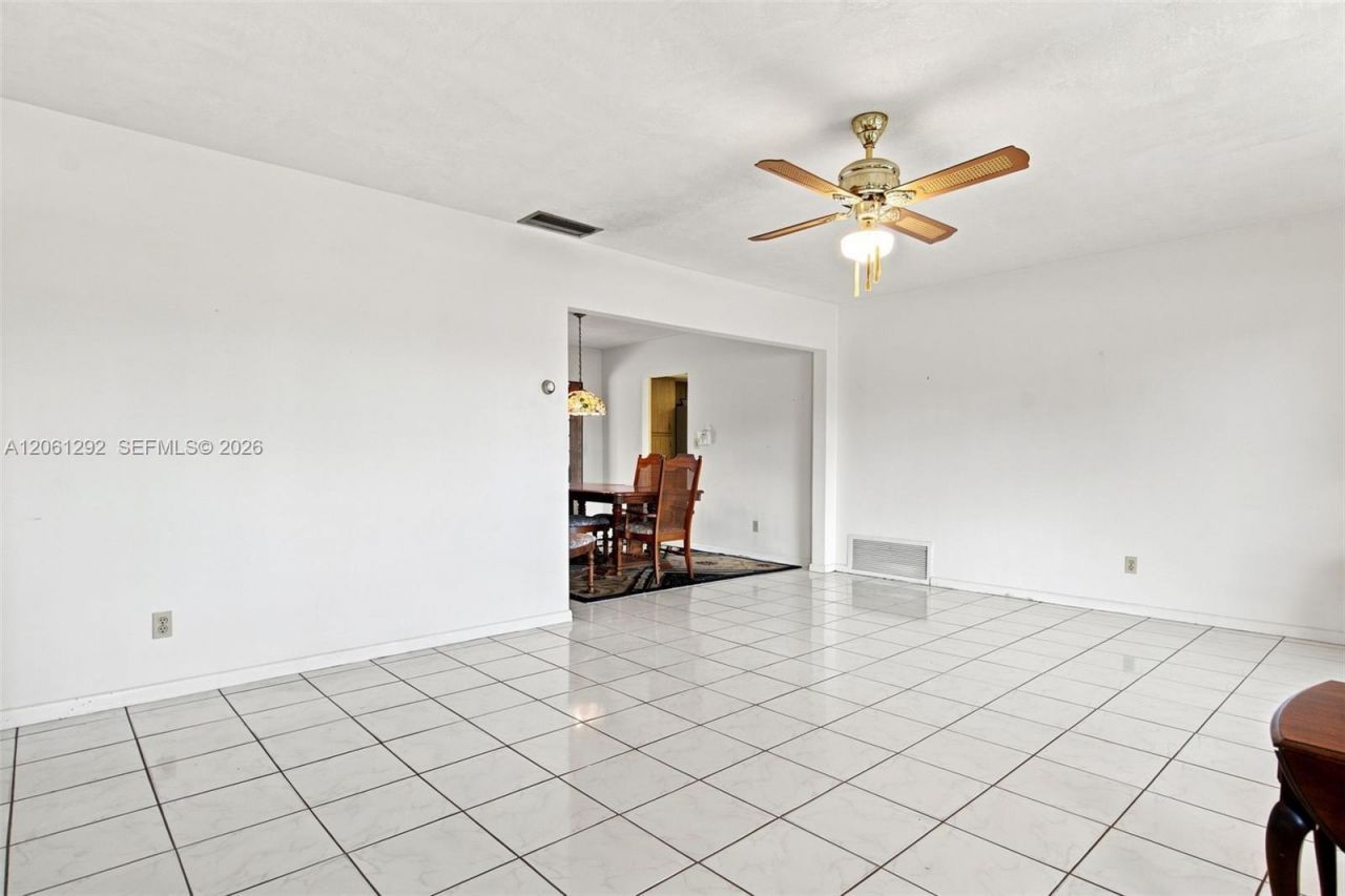 2030 NW 88th Ter, Pembroke Pines, FL 33024 Photo