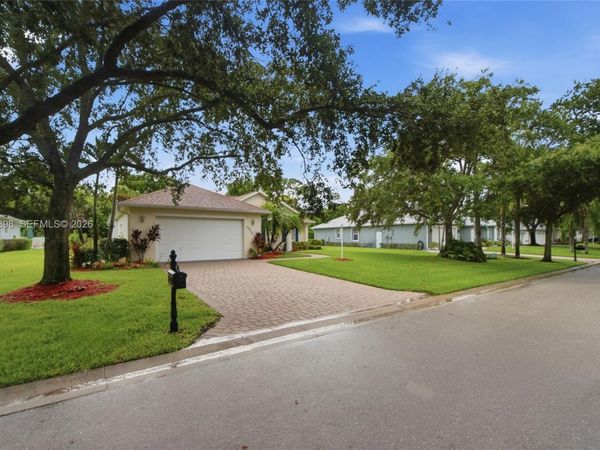 4025 SW Chablis St SW , Vero Beach, FL 32968