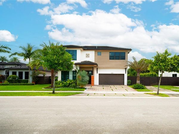 8995 NW 161st Ter , Miami Lakes, FL 33018