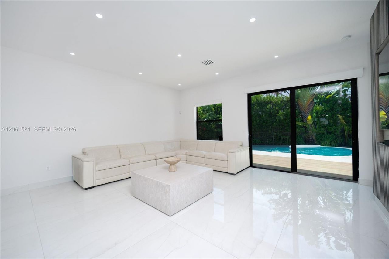 8995 NW 161st Ter , Miami Lakes, FL 33018 Photo