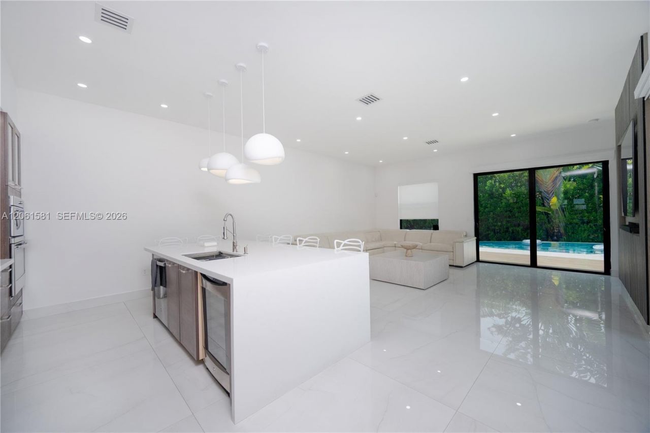 8995 NW 161st Ter , Miami Lakes, FL 33018 Photo