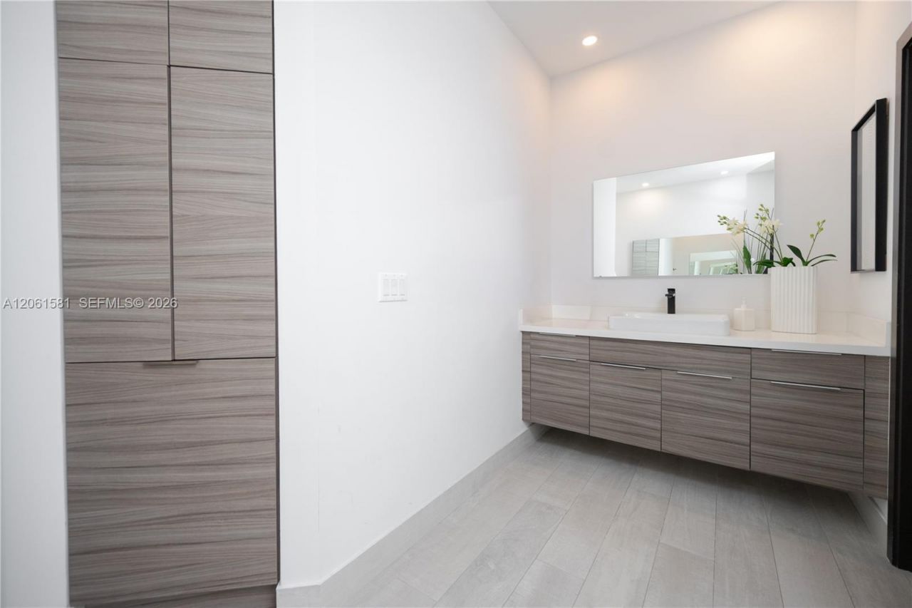 8995 NW 161st Ter , Miami Lakes, FL 33018 Photo