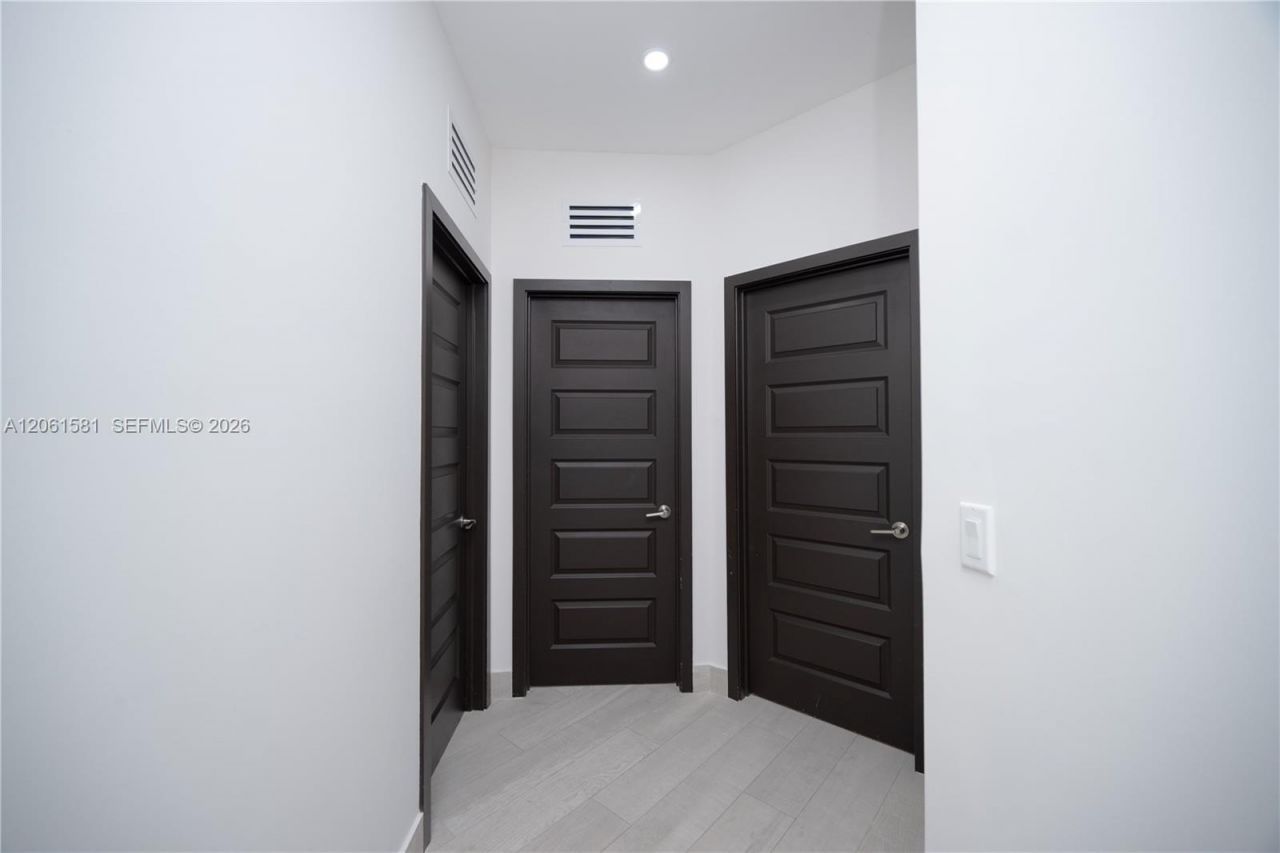 8995 NW 161st Ter , Miami Lakes, FL 33018 Photo