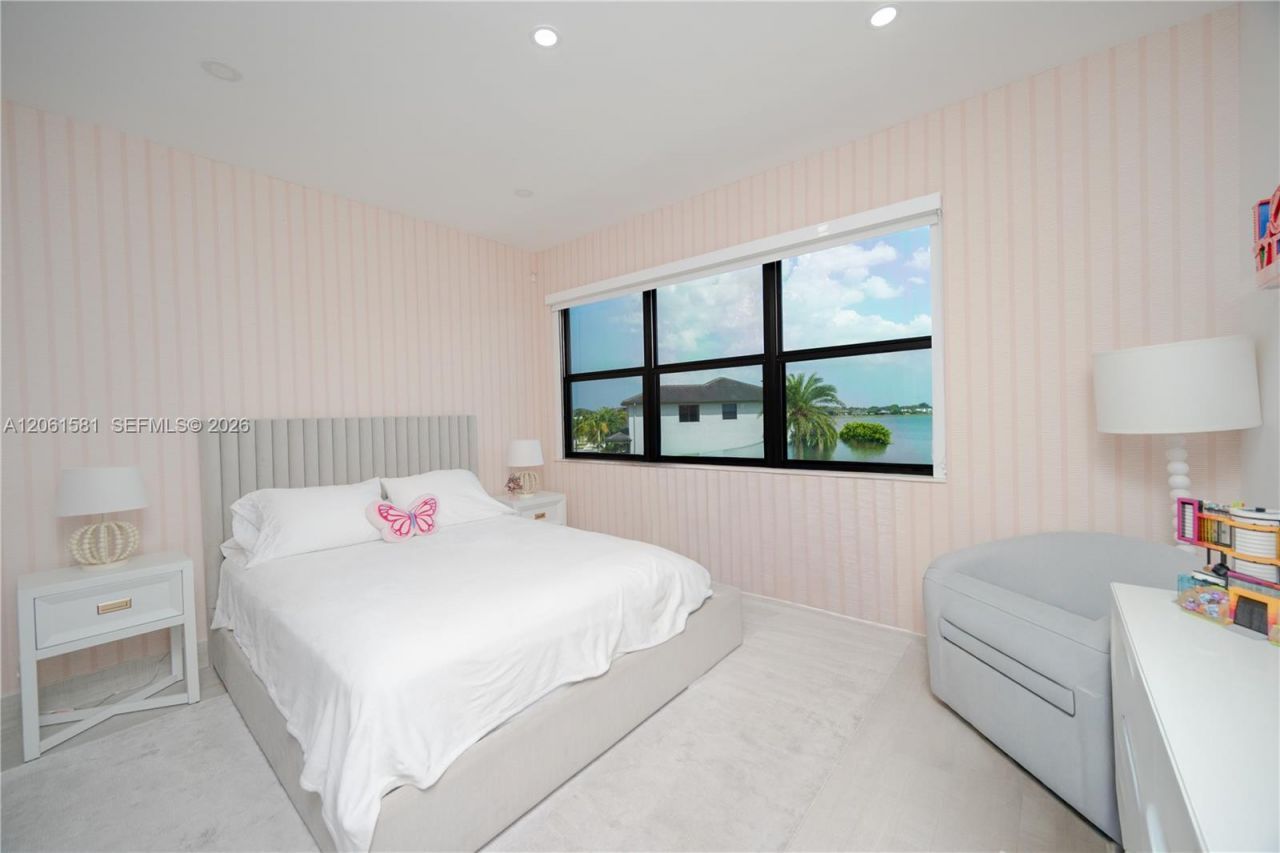 8995 NW 161st Ter , Miami Lakes, FL 33018 Photo