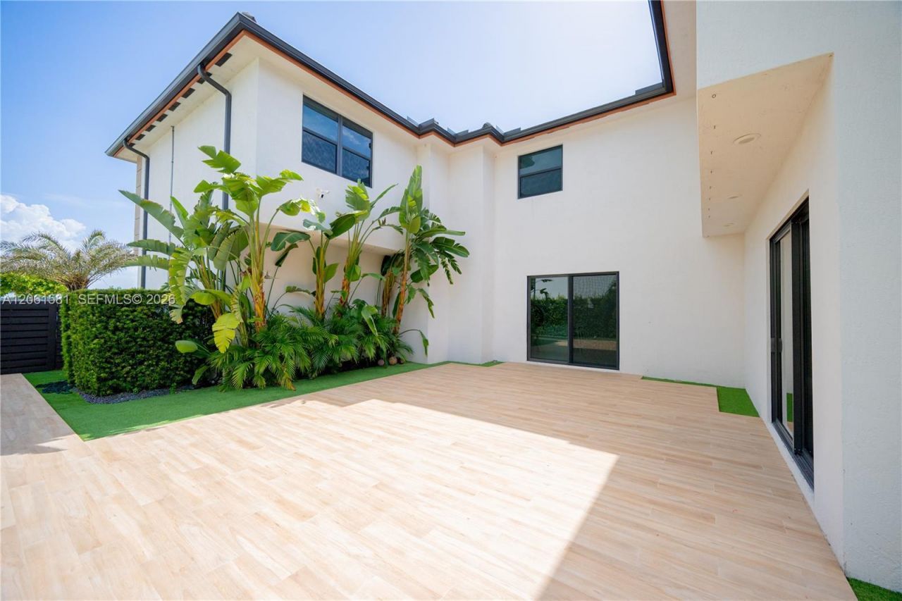 8995 NW 161st Ter , Miami Lakes, FL 33018 Photo