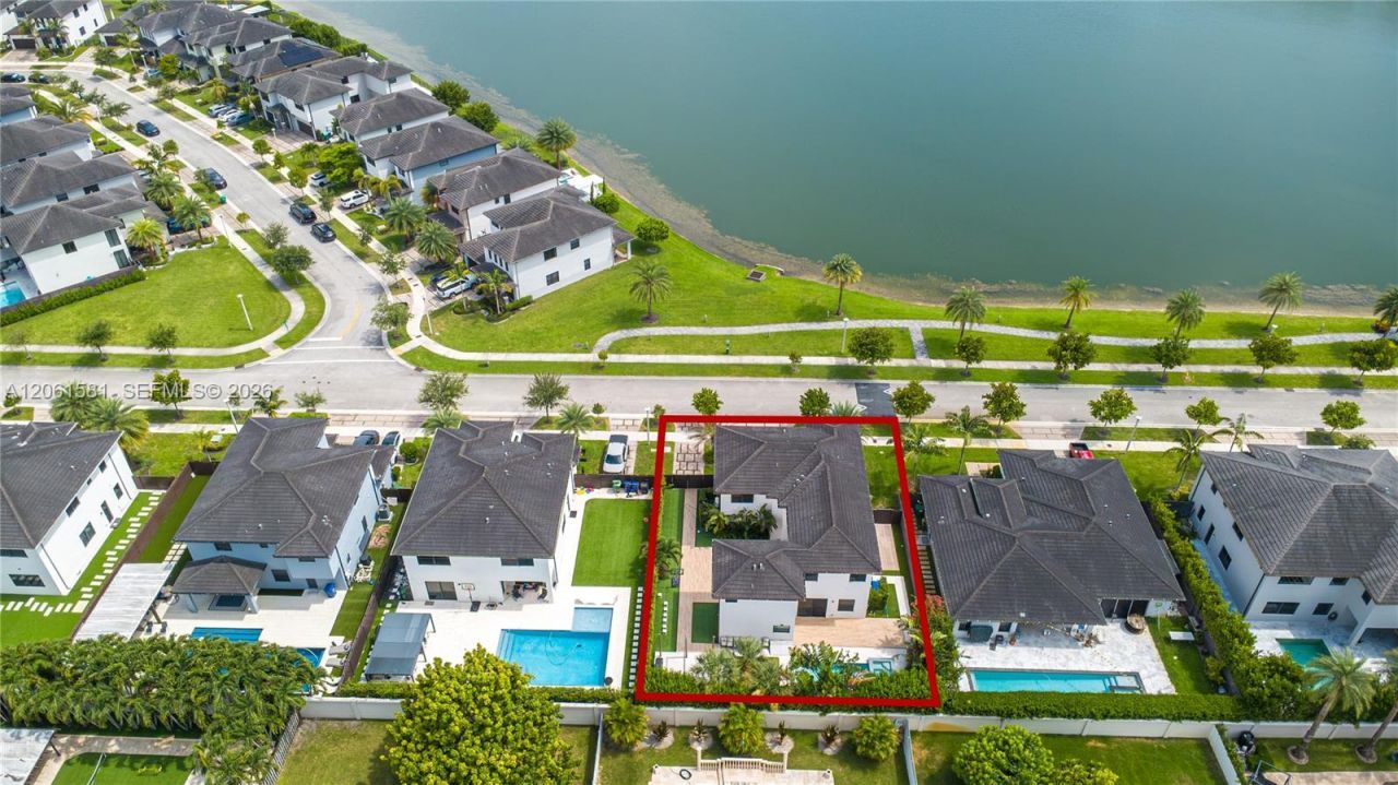 8995 NW 161st Ter , Miami Lakes, FL 33018 Photo