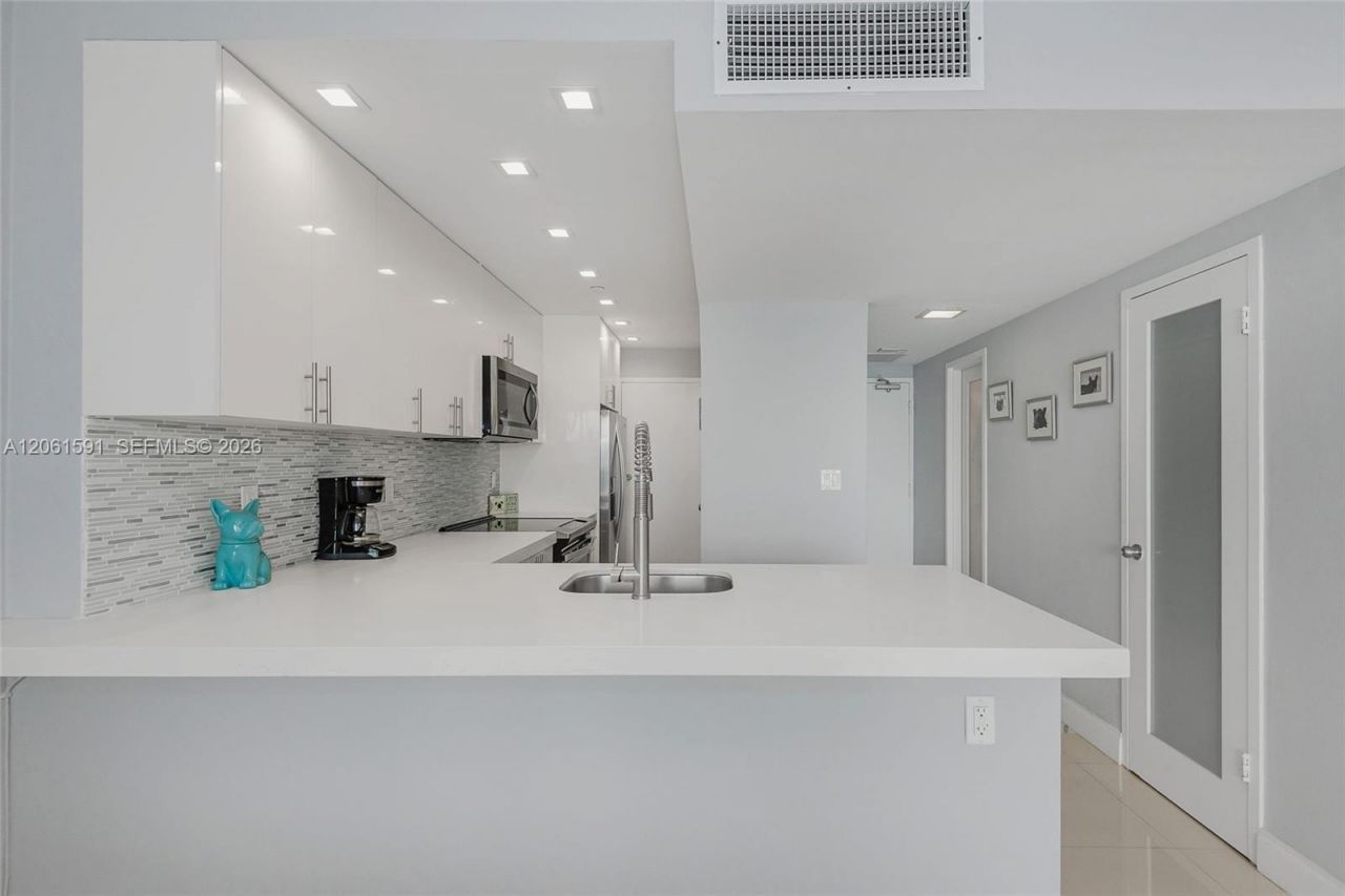 1000 West Ave, Unit 1220, Miami Beach, FL 33139 Photo