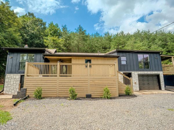 960 Chestnut Grove Rd, Dandridge, TN 37725