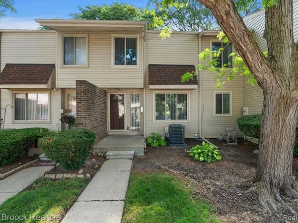 2 Roanoke Towne Street, Southfield, Mi 48075