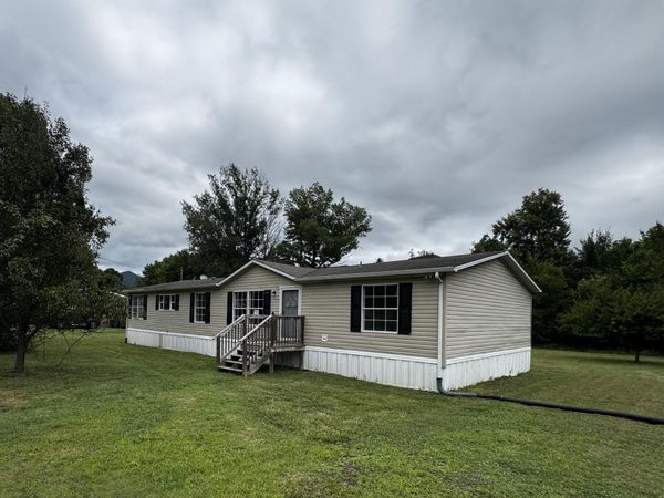 419 Pocahontas ST , Glasgow, VA 24555
