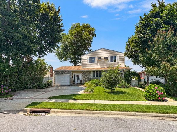 94 Massapequa Avenue, Massapequa, NY 11758