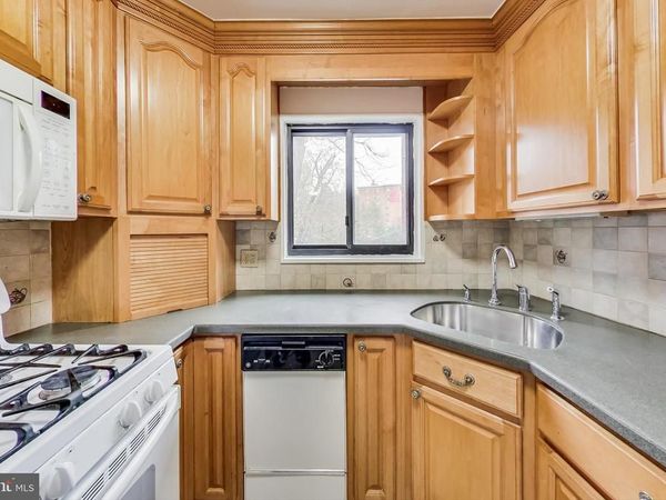 7611 MAPLE AVENUE, Unit 202, TAKOMA PARK, MD 20912