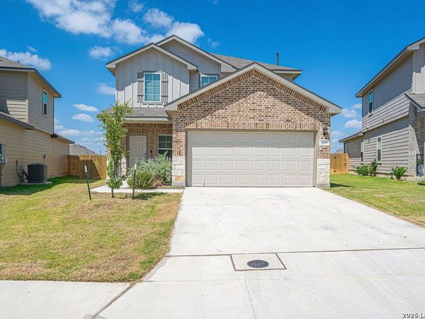 105 CHIPPING ALLEY, Floresville, TX 78114