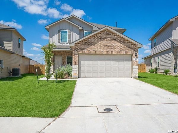 105 CHIPPING ALLEY, Floresville, TX 78114