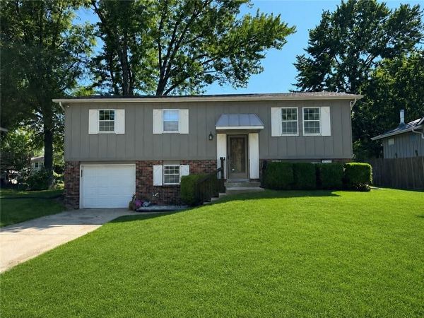 1729 W Normandy Drive, Olathe, KS 66061