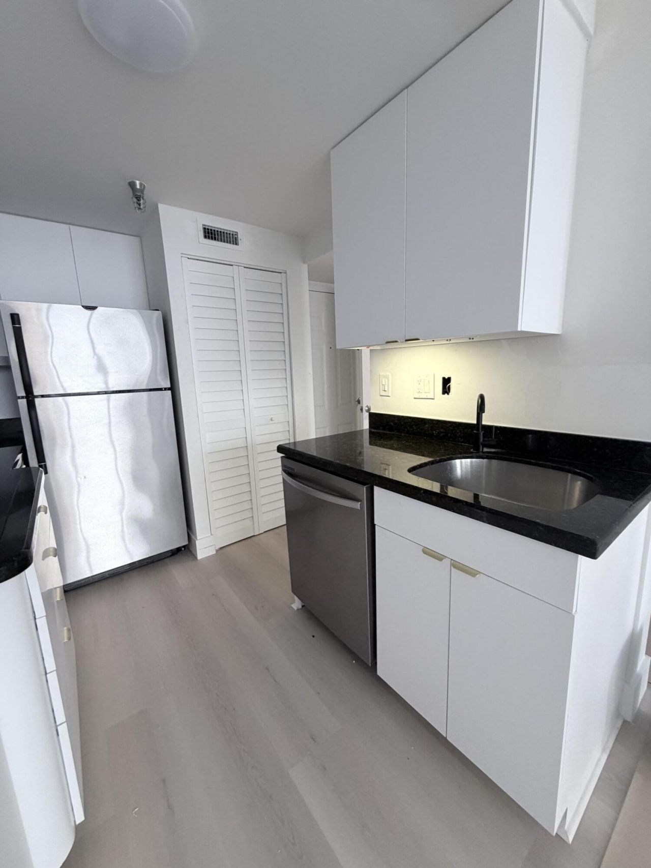 540 Brickell Key Drive, Unit 1224, Miami, FL 33131 Photo
