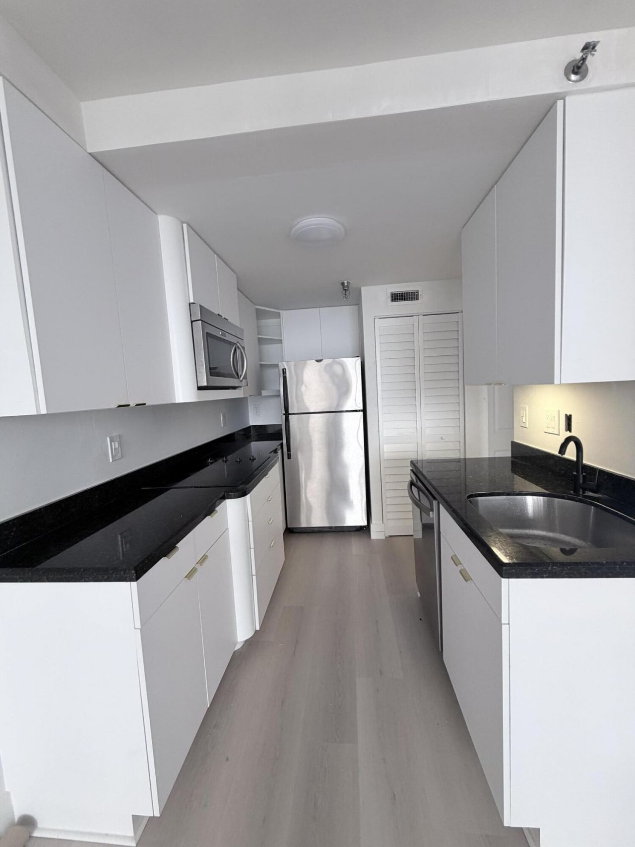 540 Brickell Key Drive, Unit 1224, Miami, FL 33131 Photo
