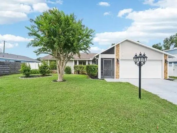 8124 GLENBROOKE Place, Sarasota, FL 34243