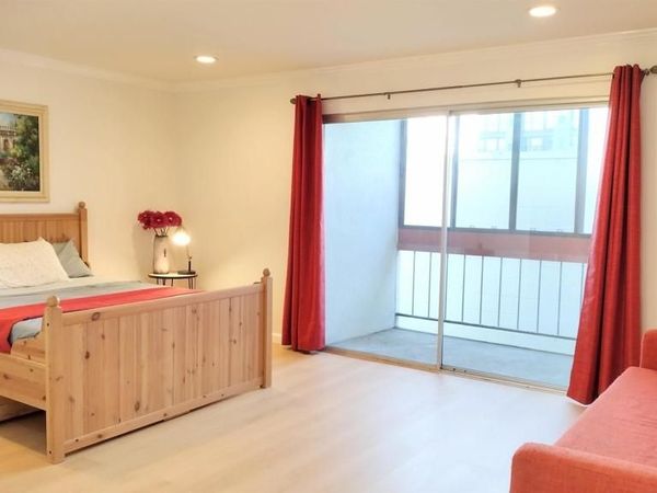 288 Whitmore St, Unit 212, Oakland, CA 94611