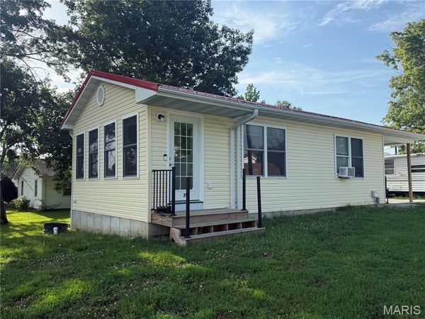 217 W Bates Street , La Plata, MO 63549