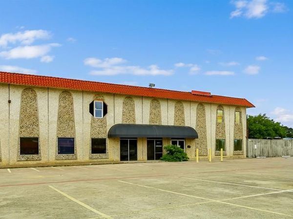 2811 W Division , Arlington, TX 76012