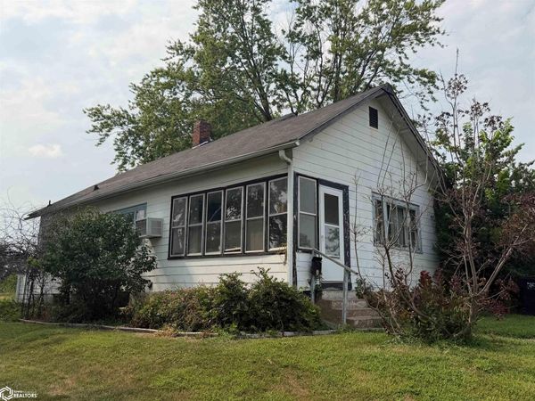 121 S Foster Avenue, Ottumwa, IA 52501