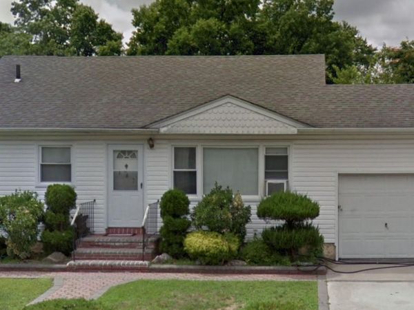 187 Urban Avenue , Westbury, NY 11590