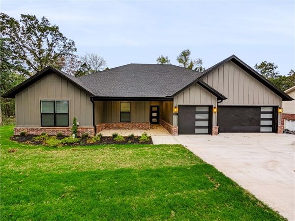 4 Constance Circle, Bella Vista, AR 72714