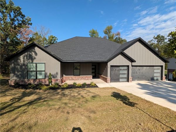 4 Constance Circle, Bella Vista, AR 72714